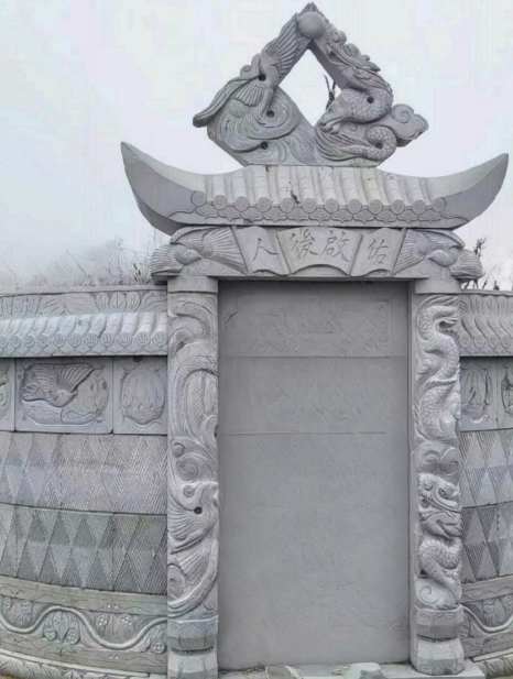 八尺八金包银七块石头