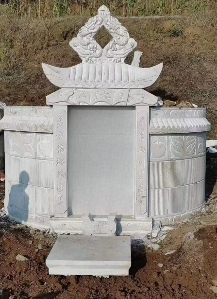 八尺八金包银七块石头