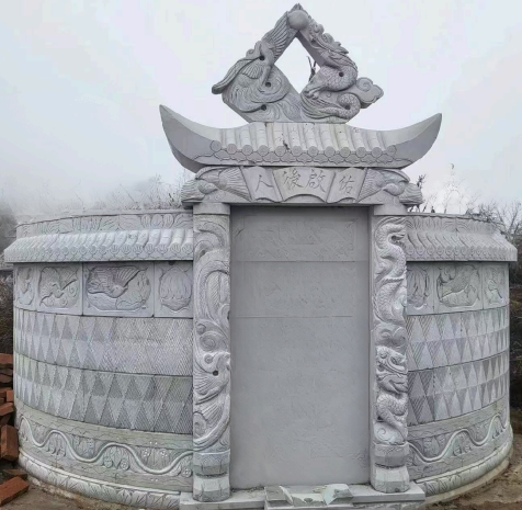 八尺八金包银七块石头
